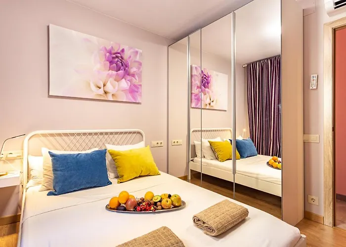Three Bedrooms * برشلونة