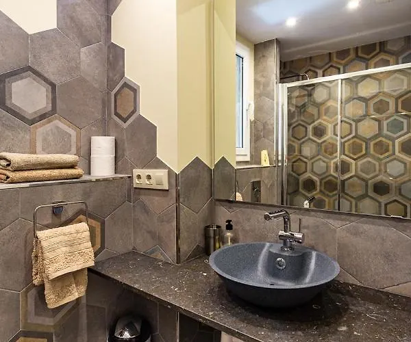 Three Bedrooms * برشلونة