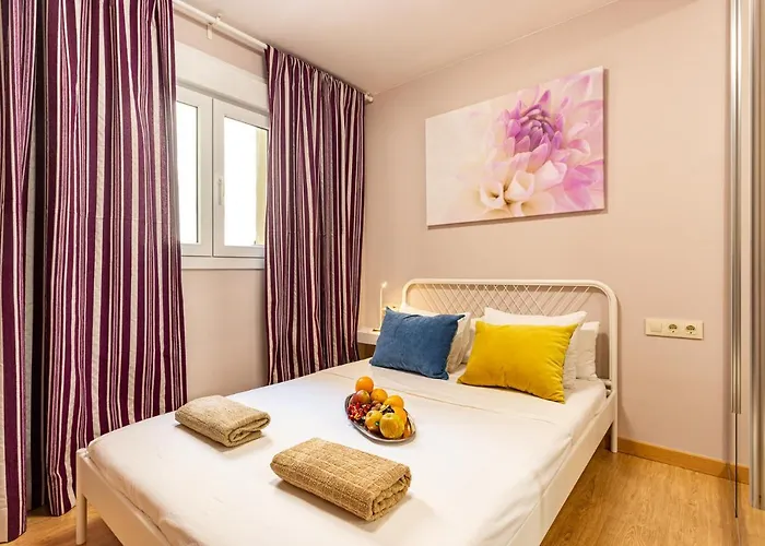 Three Bedrooms * برشلونة
