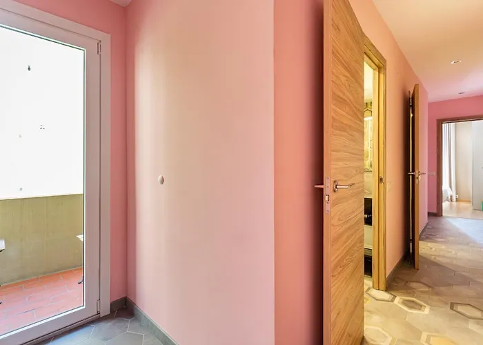 شقة Three Bedrooms برشلونة