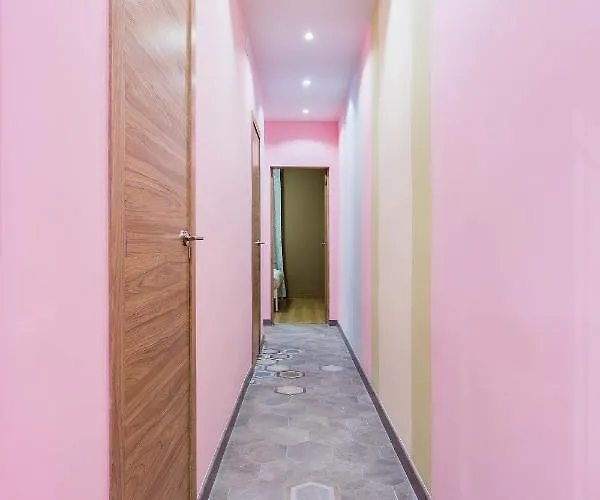 Three Bedrooms برشلونة